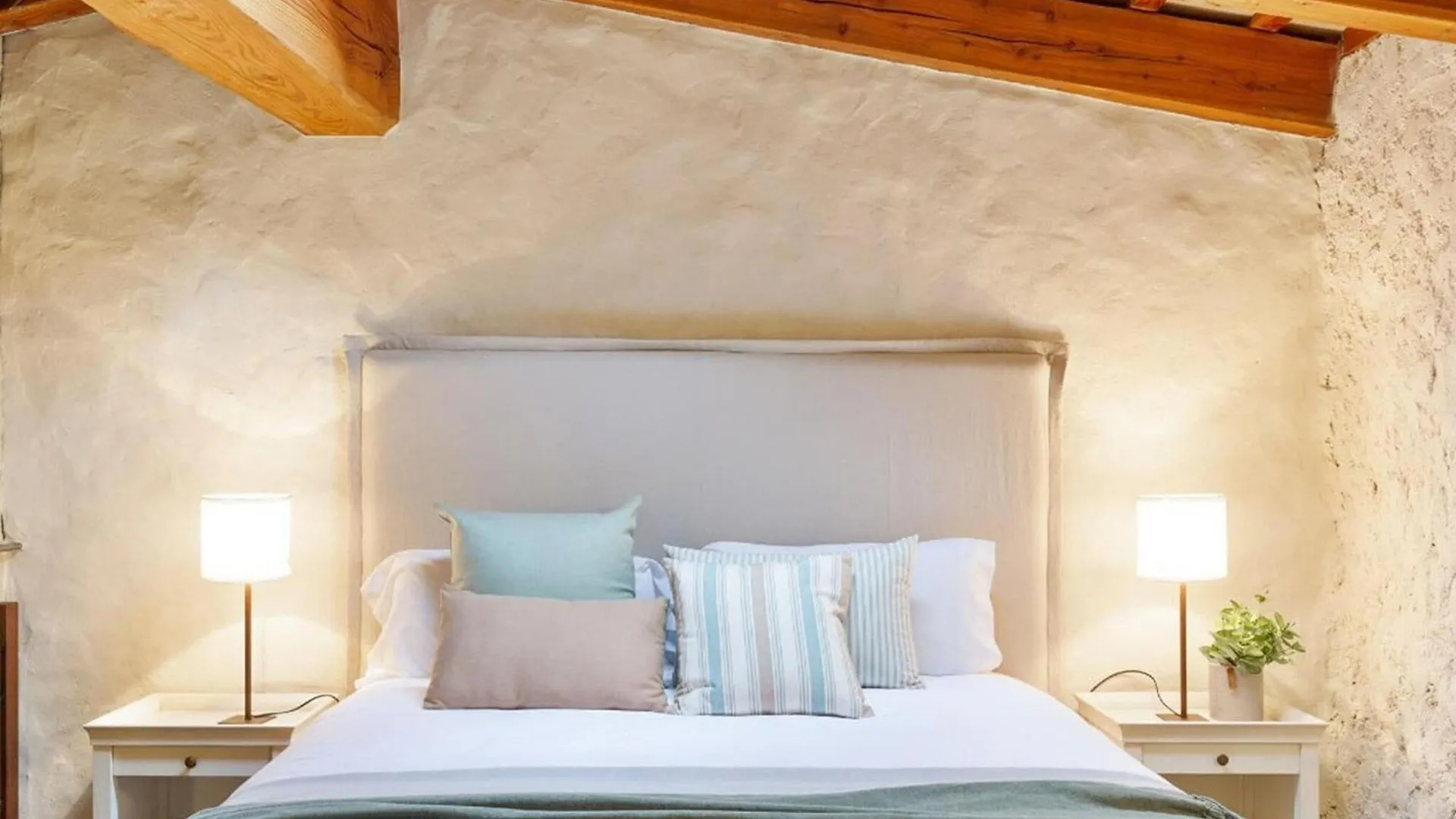 Beautiful Stone House With Private Terrace Villa Vilaur Vakantiehuis